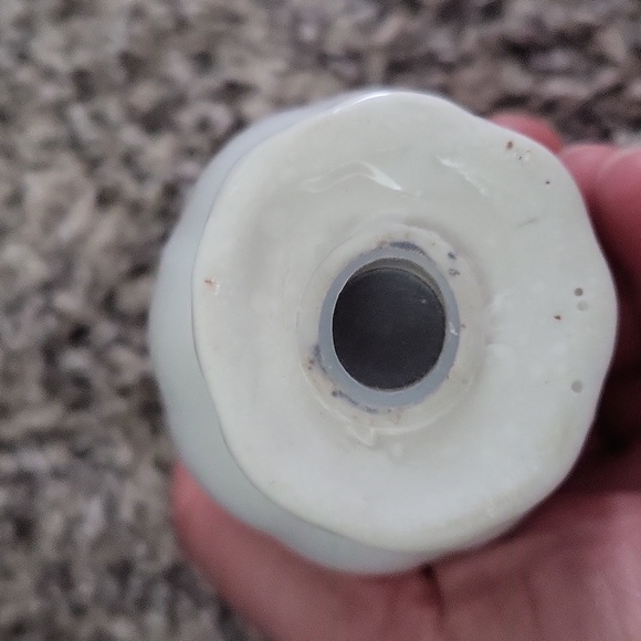 White Ceramic Salt or Pepper Shaker with Floral Design - Picture 4 of 4